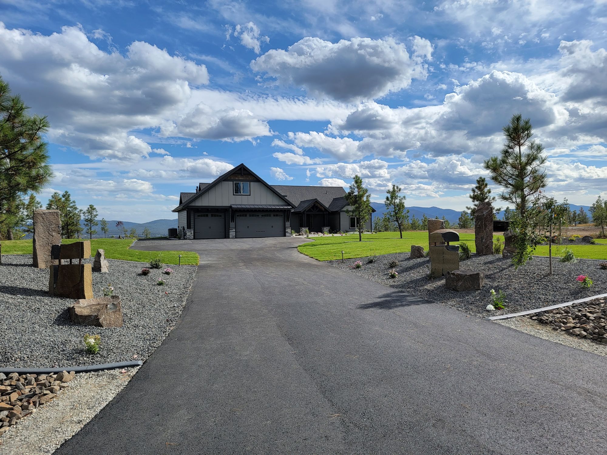 Neighborhood street and acreage homes in The Ridge at Hauser, Hauser ID